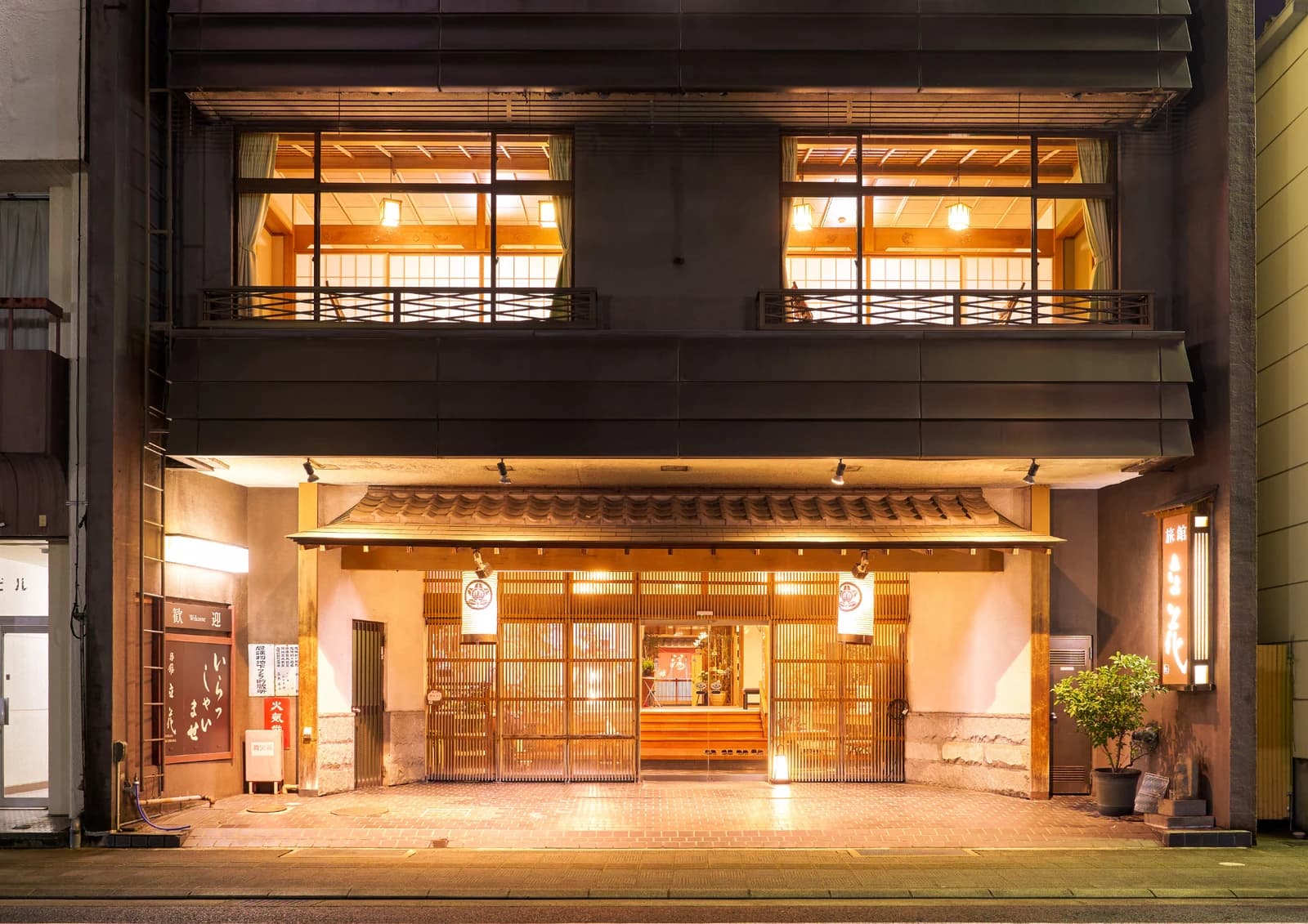 熱海温泉 旅館立花の外観(夕景)