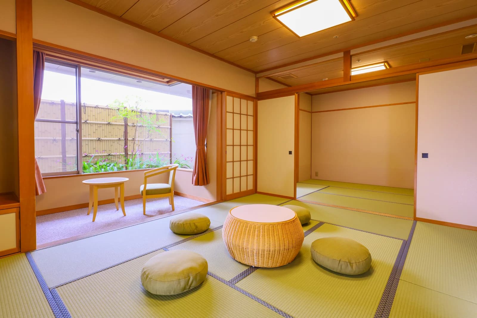 和室(10畳+6畳)の一例