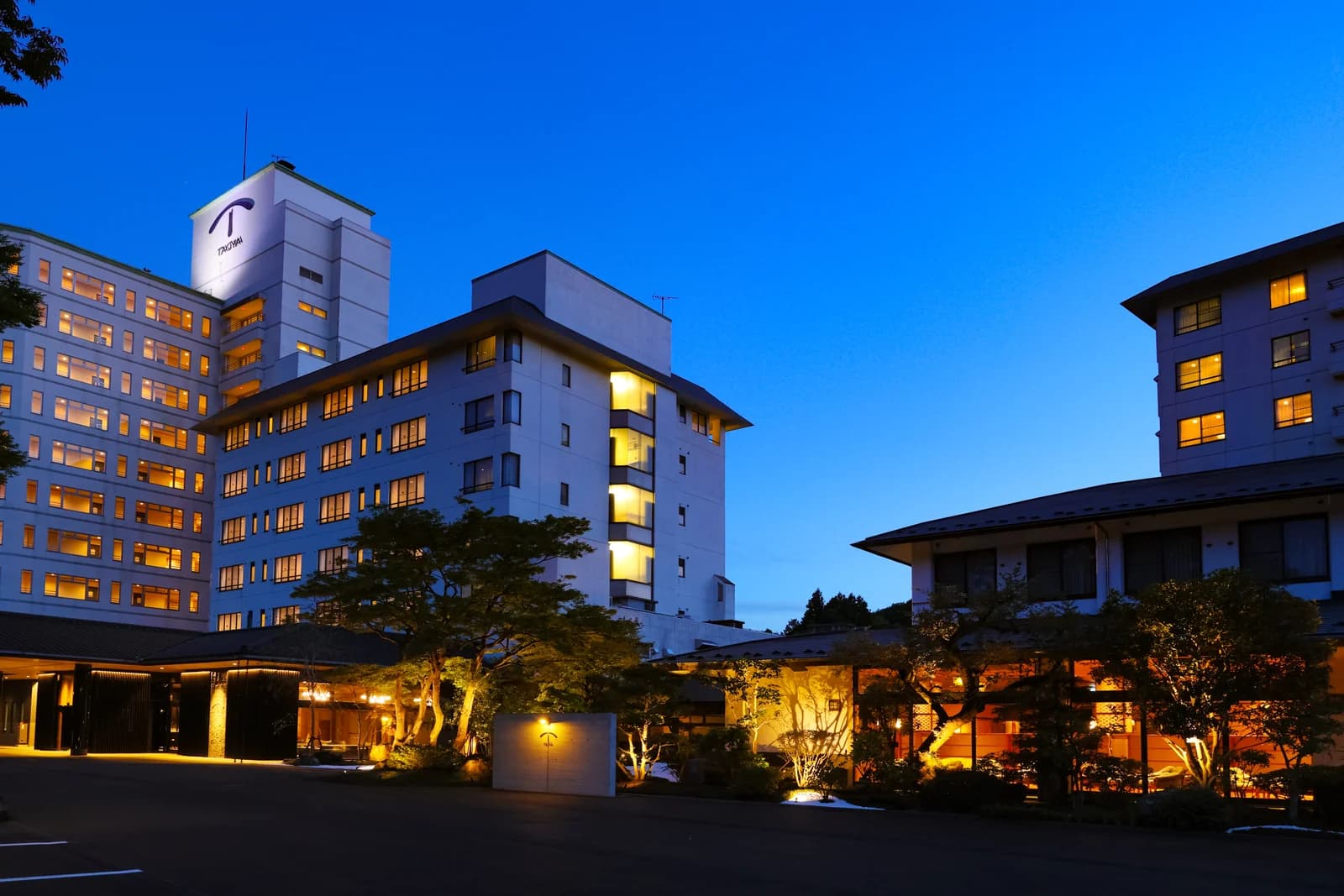 夕景の外観